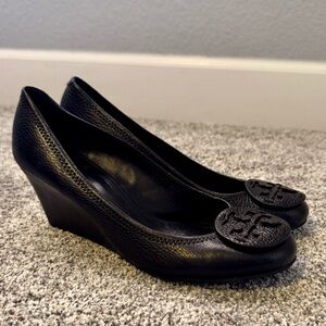 GUC Tory Burch Black Wedges Sz 8